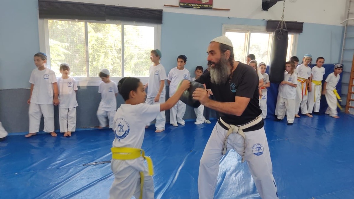 אימון קרב מגע של הפועל נתניה בהדרכת יהודה אביקזר